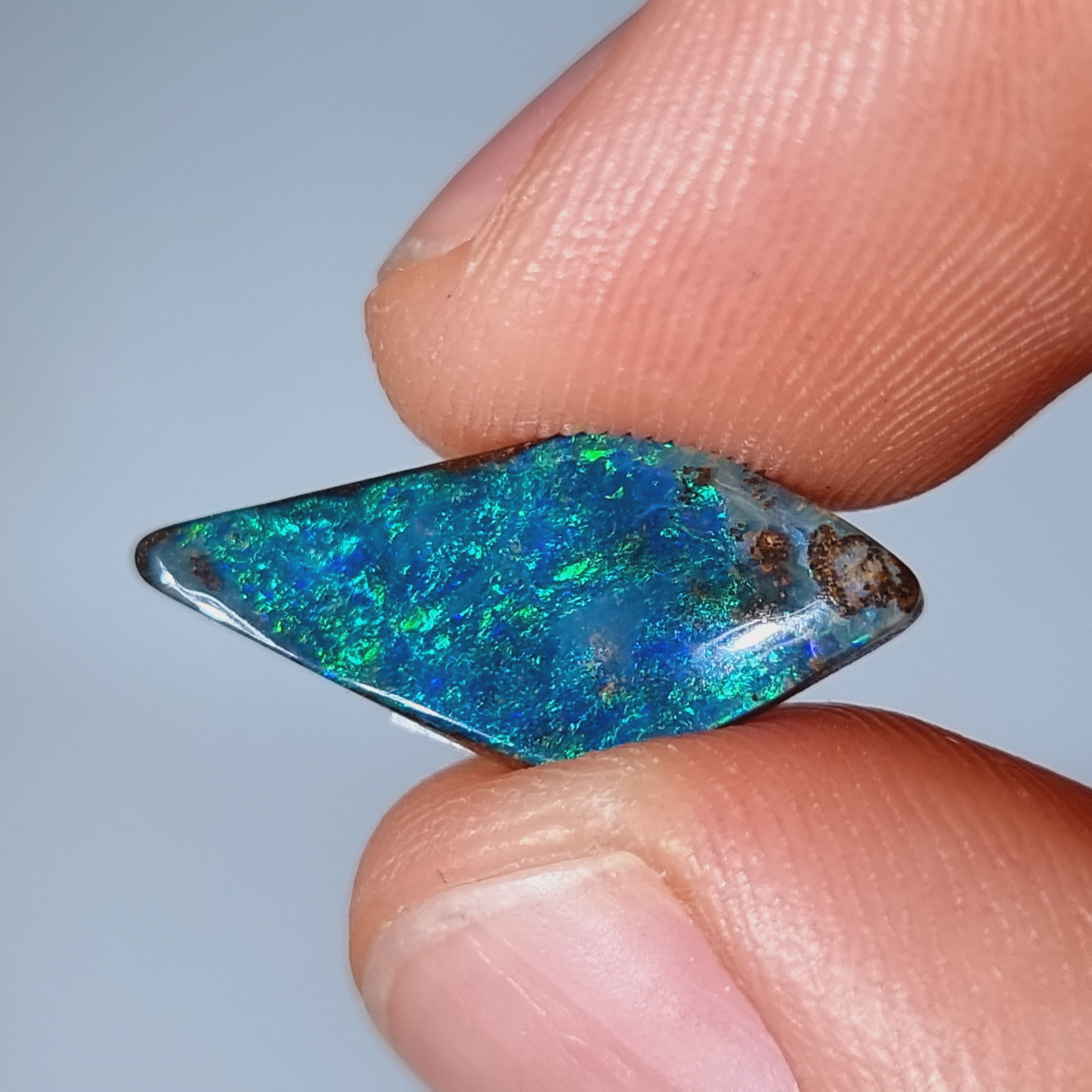 4.85 Ct kleiner schöner Australischer Boulder Opal – OpalWelt.com