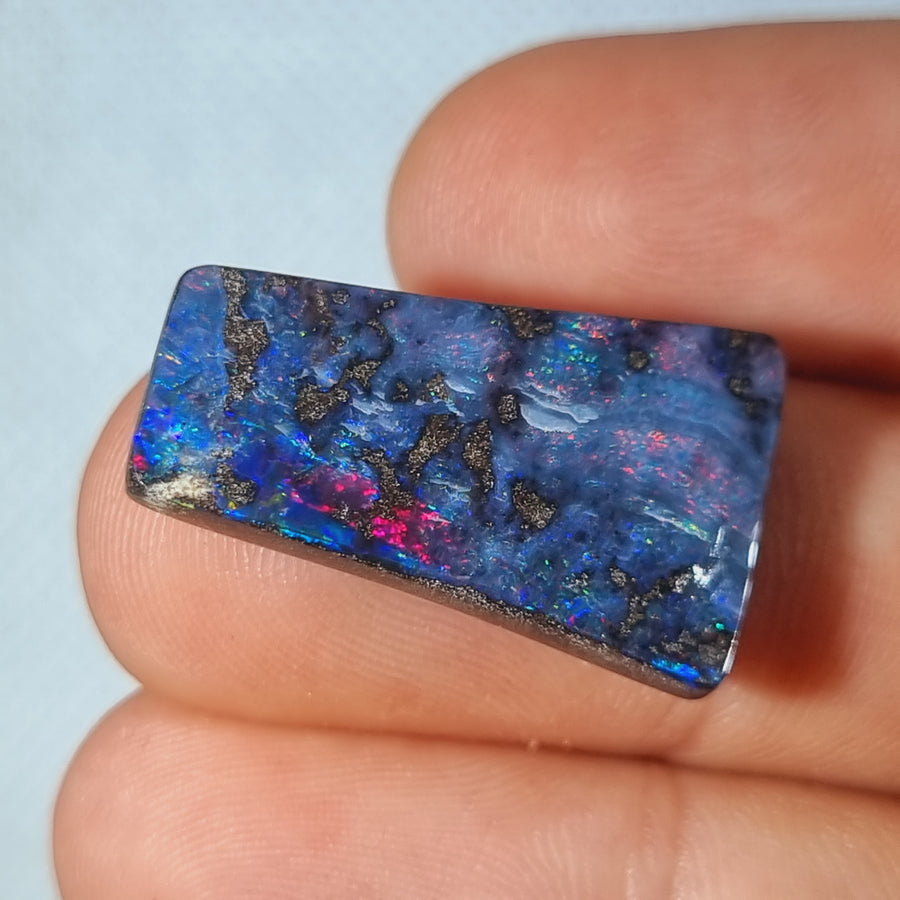 23.75 Ct Großer mehrfarbiger Boulder Opal