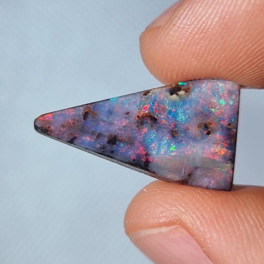 9.20 Ct farbwechselnder Intensiv Rot-Blauer Boulder Opal