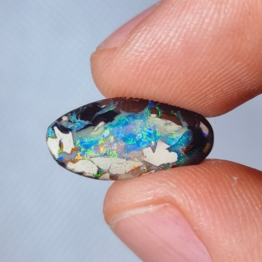 4.75 Ct Grün-Blau Ovaler Boulder Opal