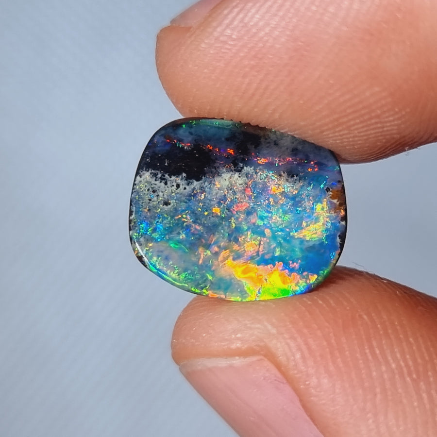 6.60 Ct Mehrfarbiger Boulder Opal