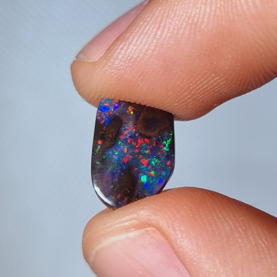 4.15 Ct freiform Rot-Grün strahlender Boulder Opal