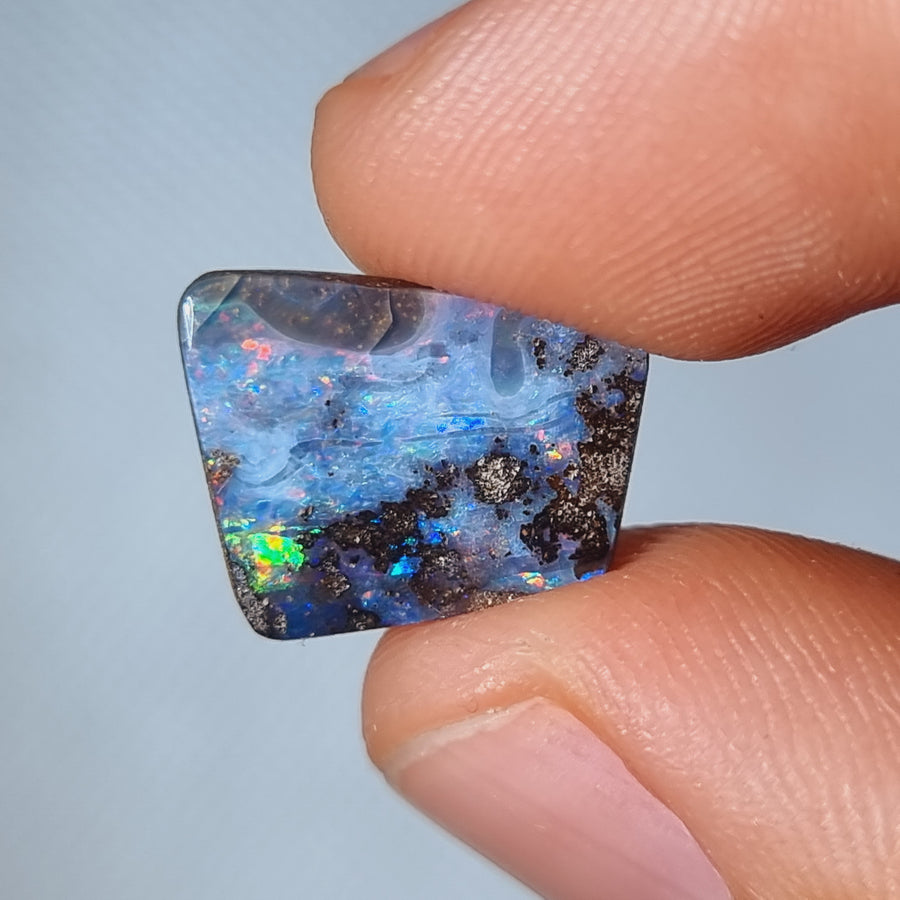 6.90 Ct freiform Boulder Opal