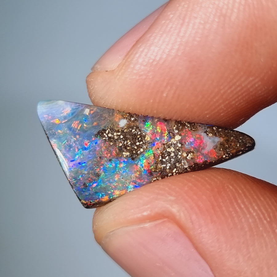 5.50 Ct farbintensiver Blau-Roter Boulder Opal