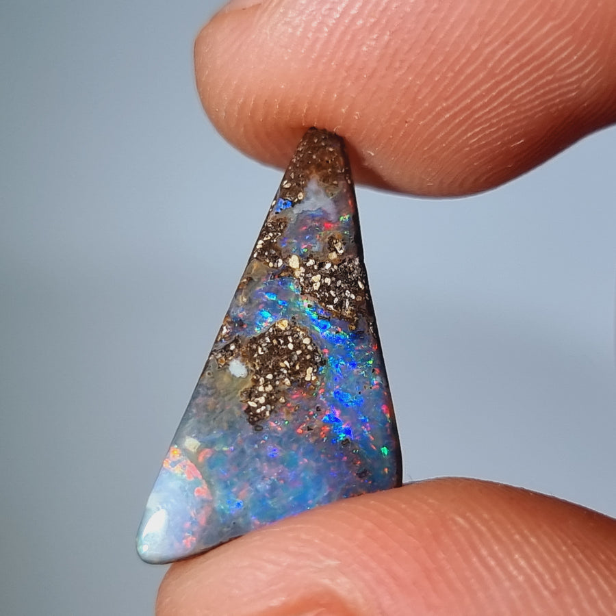 5.50 Ct farbintensiver Blau-Roter Boulder Opal