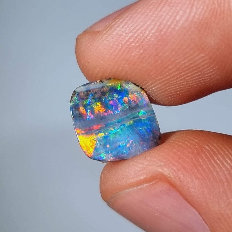 3.00 Ct Intensiv leuchtender Regenbogen Boulder Opal