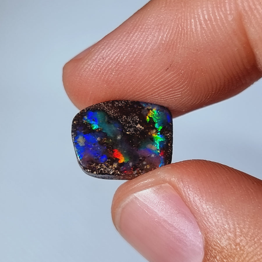 7.60 Ct Regenbogen Boulder Opal