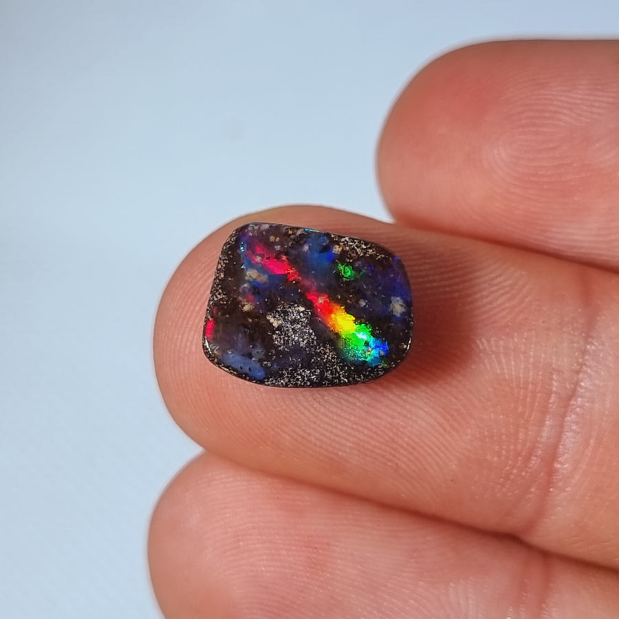 7.60 Ct Regenbogen Boulder Opal
