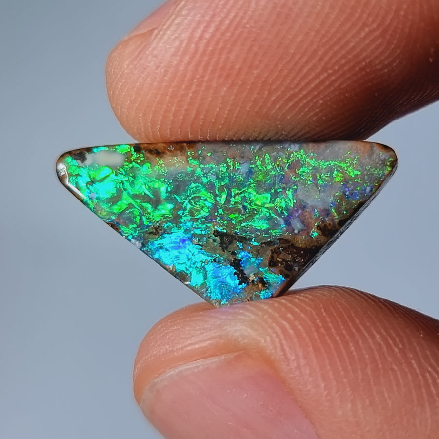 8.55 Ct dreieckiger Australischer Boulder Opal