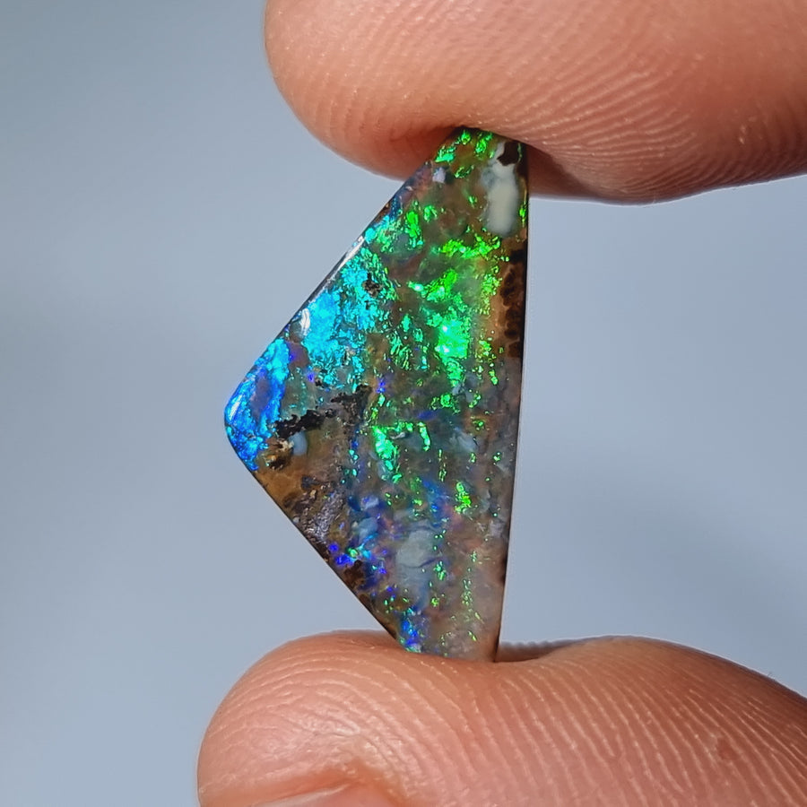 8.55 Ct dreieckiger Australischer Boulder Opal