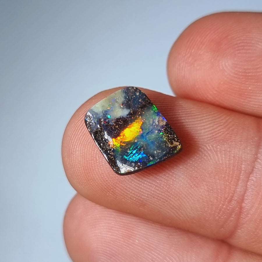 5.00 Ct Regenbogen Flash Boulder Opal