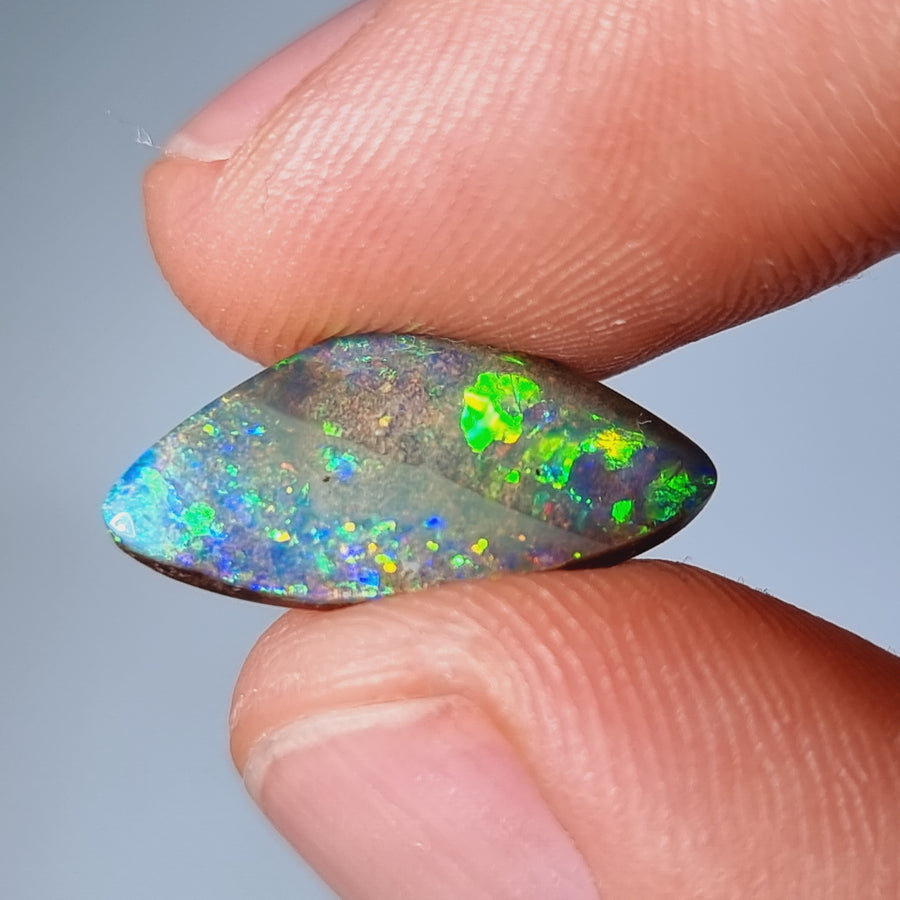 4.55 Ct mehrfarbiger Boulder Opal