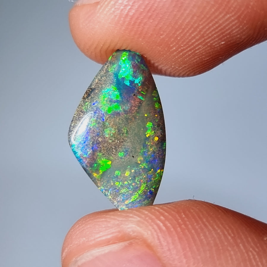 4.55 Ct mehrfarbiger Boulder Opal