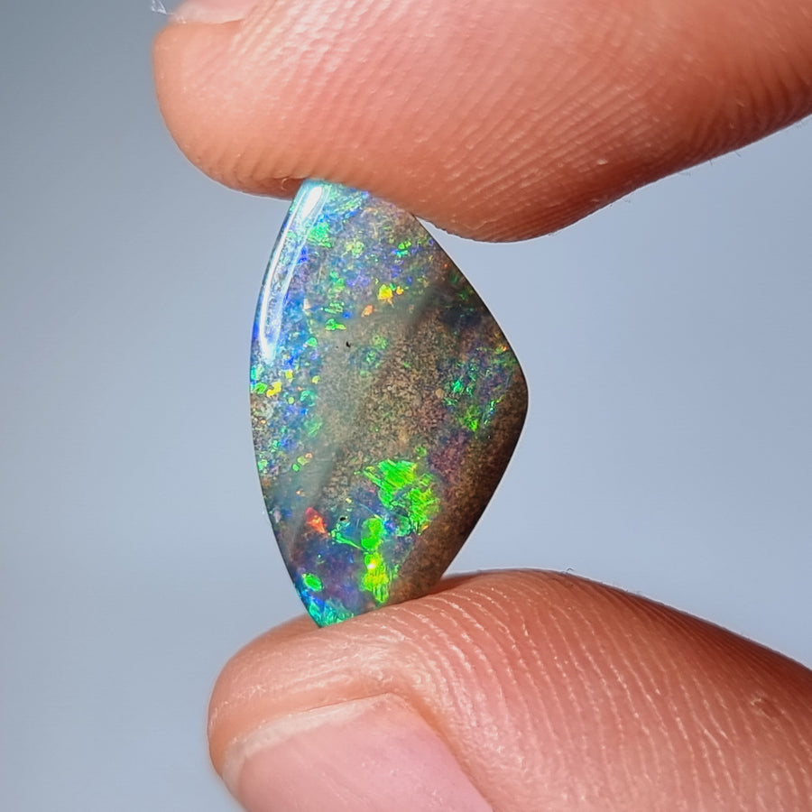 4.55 Ct mehrfarbiger Boulder Opal