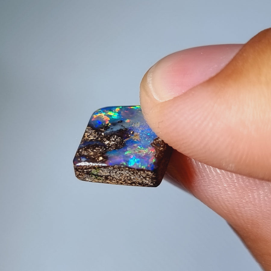 5.45 Ct mehrfarbiger Boulder Opal