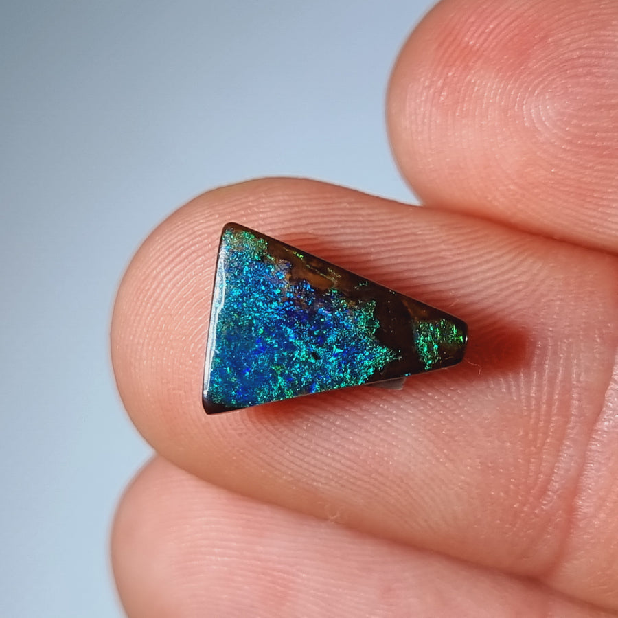 5.75 Ct kleiner Grün-Blauer Boulder Opal