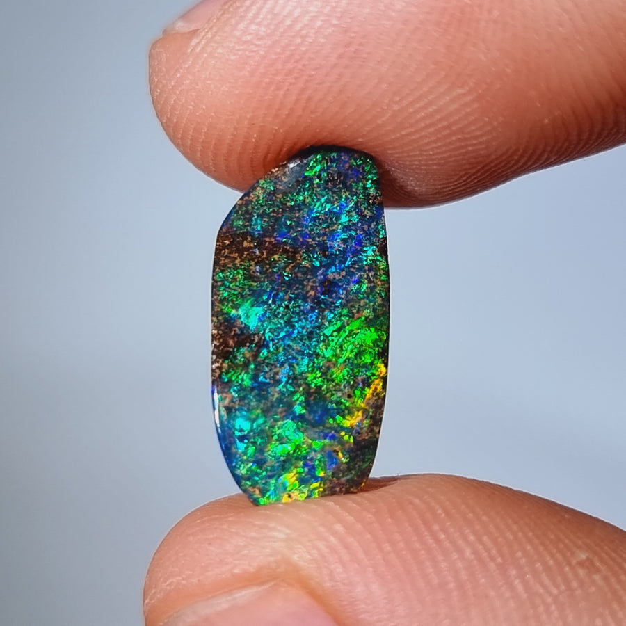 4.00 Ct intensiv leuchtender Australischer Boulder Opal