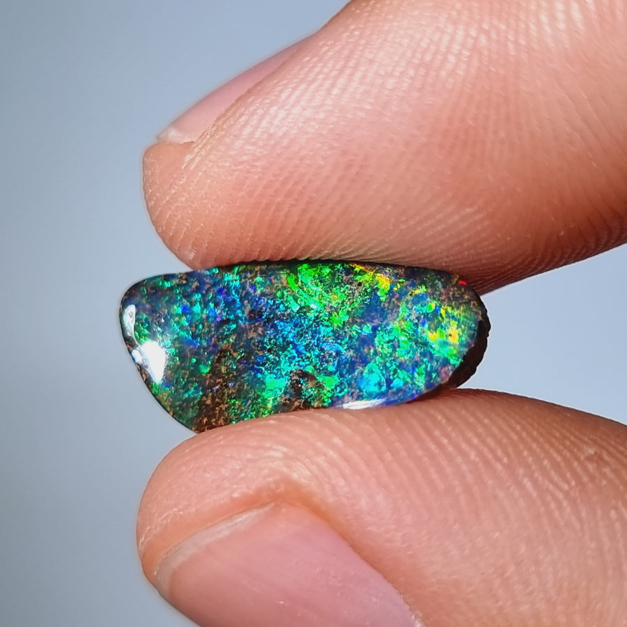 4.00 Ct intensiv leuchtender Australischer Boulder Opal