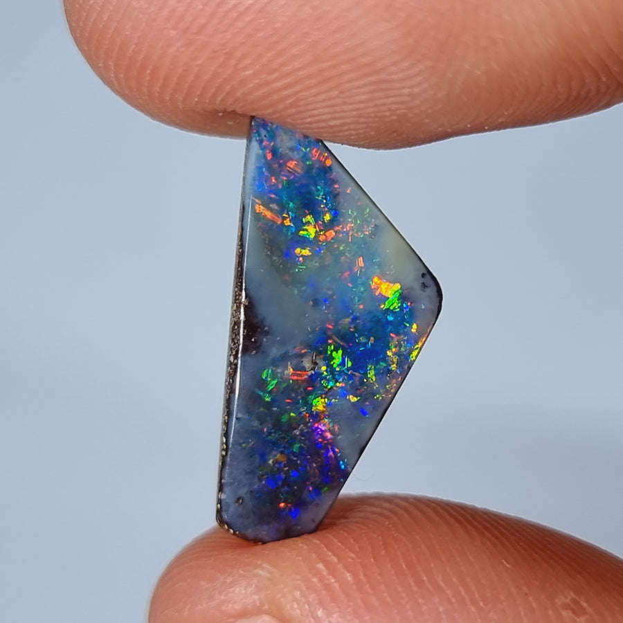 6.40 Ct mehrfarbiger Boulder Opal