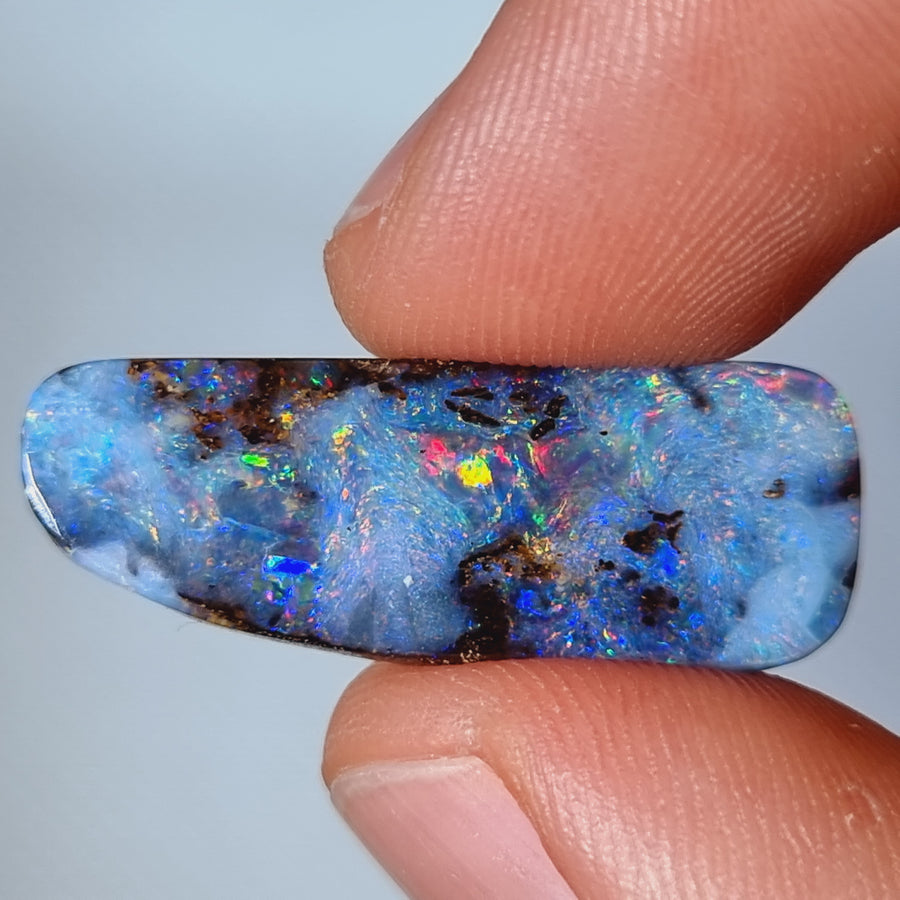 13.90 Ct großer mehrfarbiger Boulder Opal