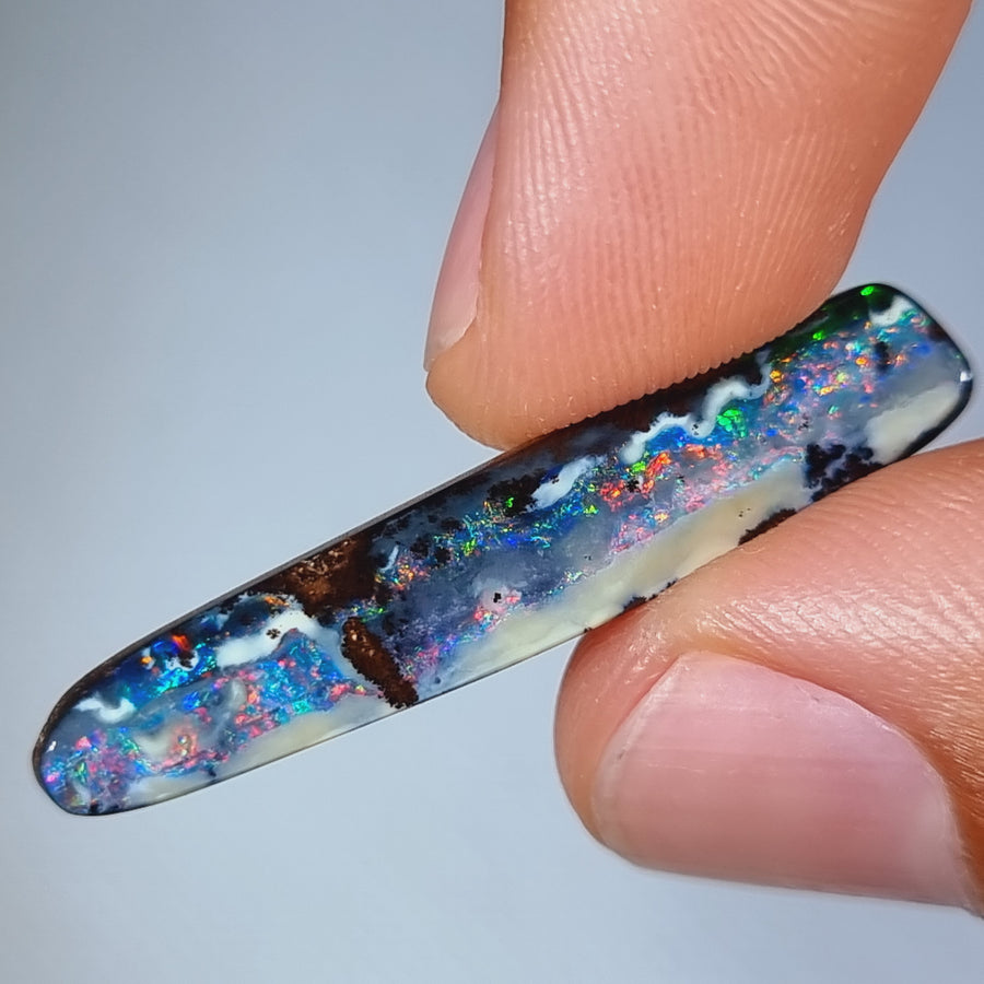 11.95 Ct großer mehrfarbiger Australischer Boulder Opal