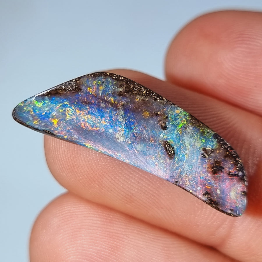 15,30 Ct mehrfarbiger freiform Boulder Opal