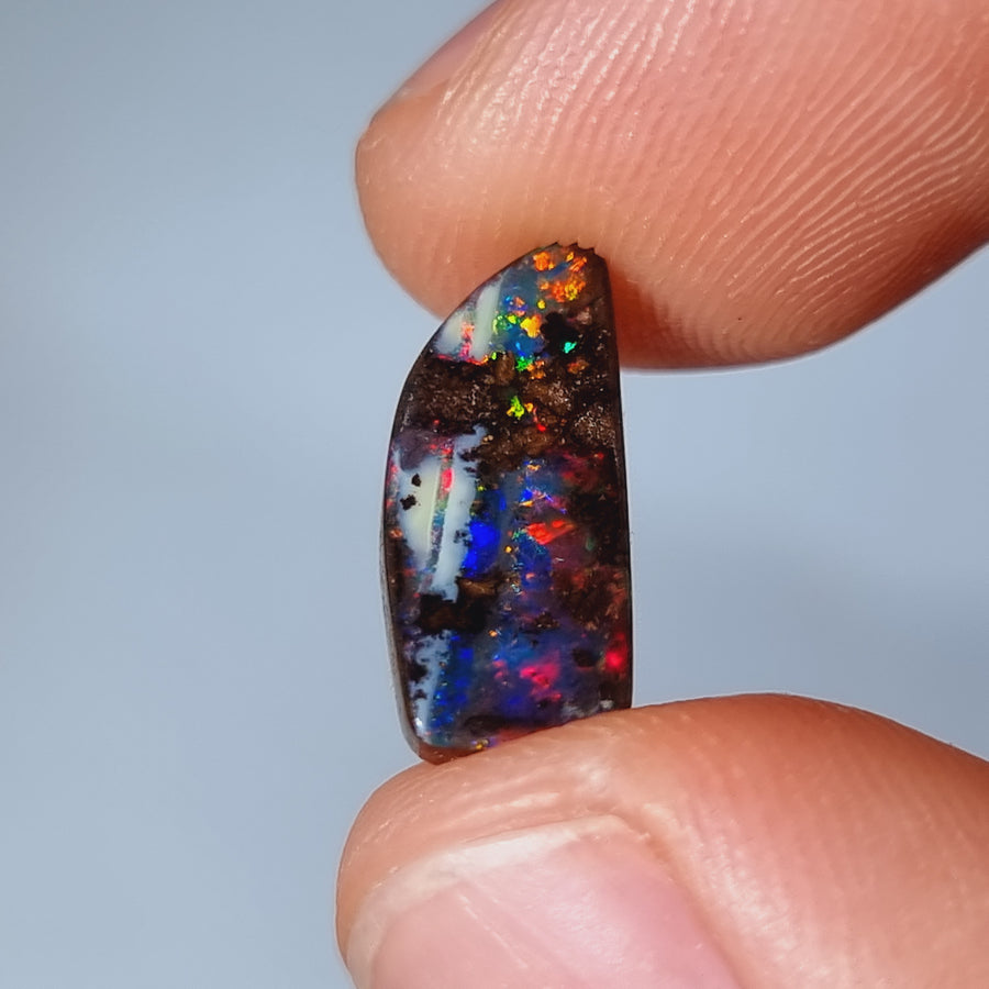 3.80 Ct mehrfarbiger leuchtender Boulder Opal