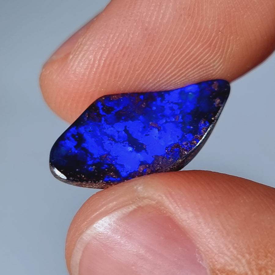 5.05 Ct intensiv blauer Australischer Boulder Opal