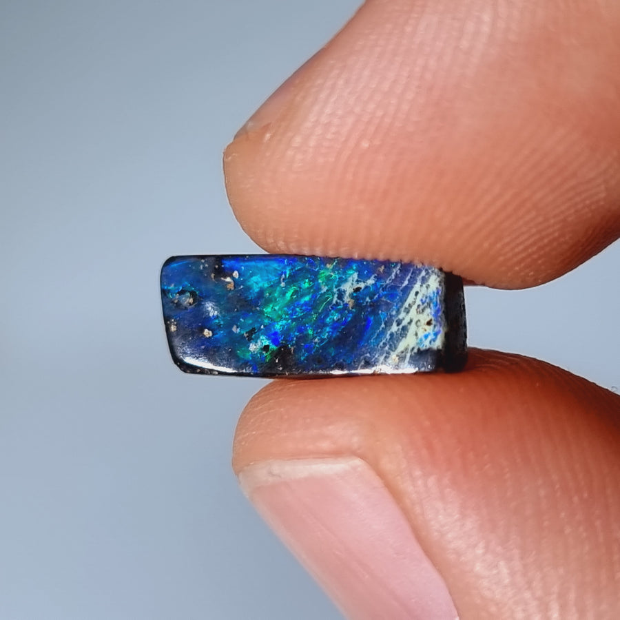 3.45 Ct kleiner schöner blau-grüner Boulder Opal