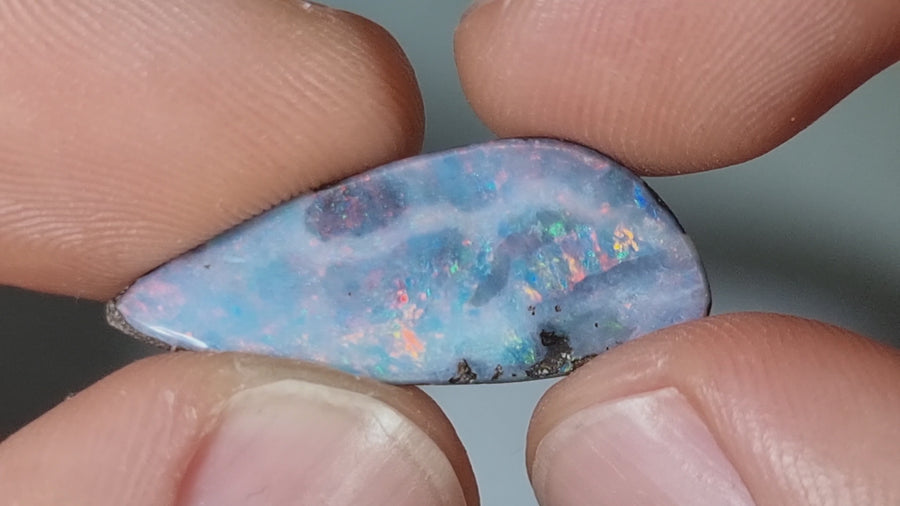 11,95 Ct schöner freiform Boulder Opal