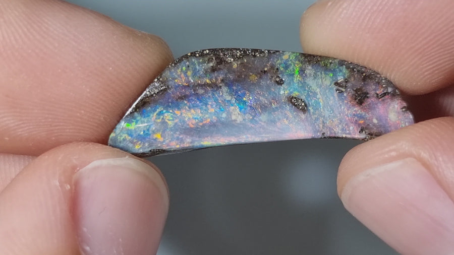 15,30 Ct mehrfarbiger freiform Boulder Opal