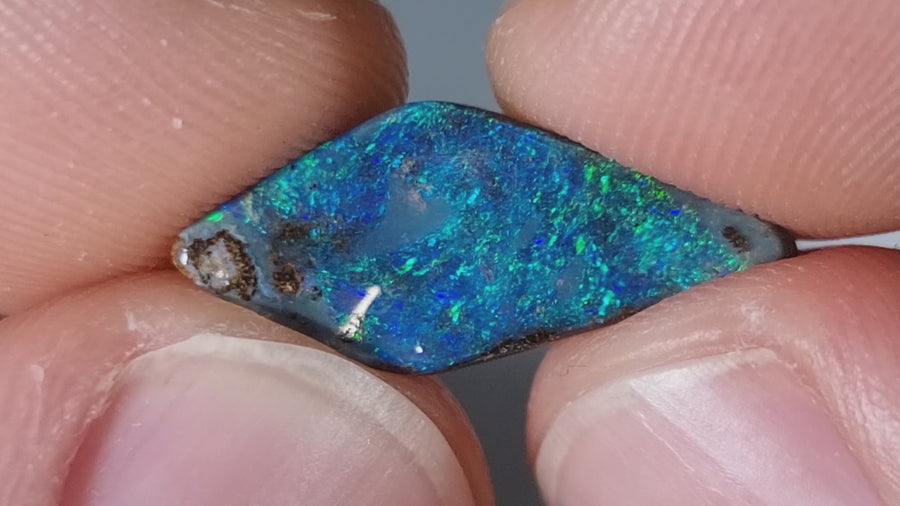 4.85 Ct kleiner schöner Australischer Boulder Opal