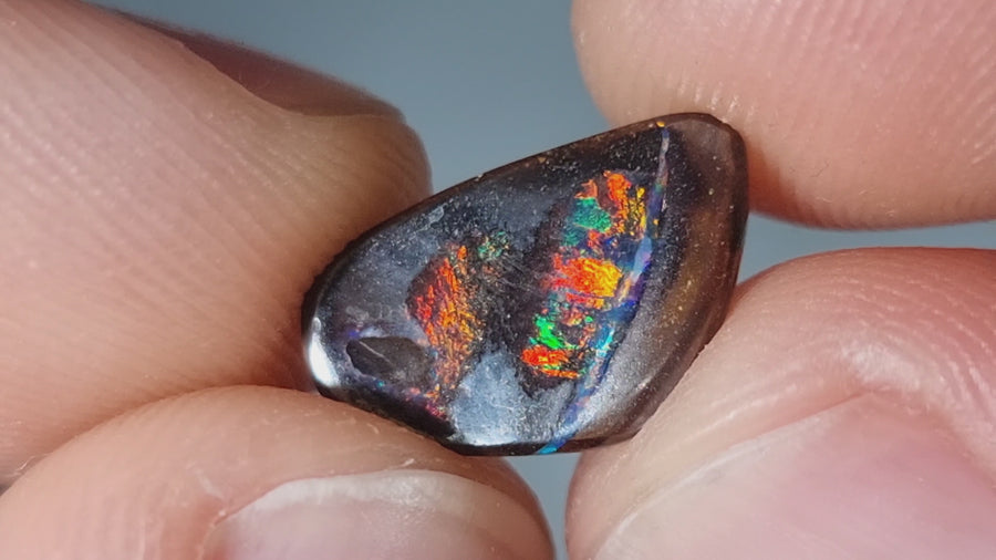 3.00 Ct kleiner leuchtender Australischer Boulder Opal