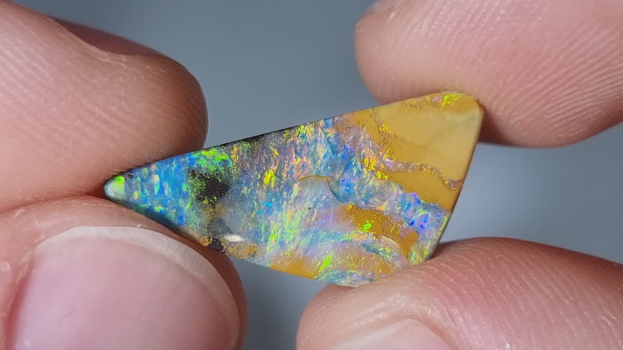 9.70 Ct mehrfarbiger Australischer Boulder Opal