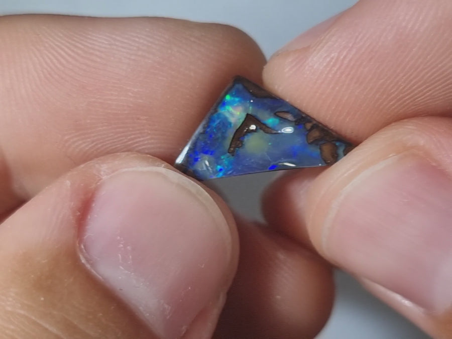 5.90 Ct Blau-Türkis Boulder Opal