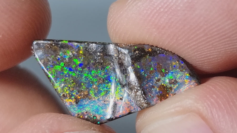 7.80 Ct großer mehrfarbiger Australischer Boulder Opal