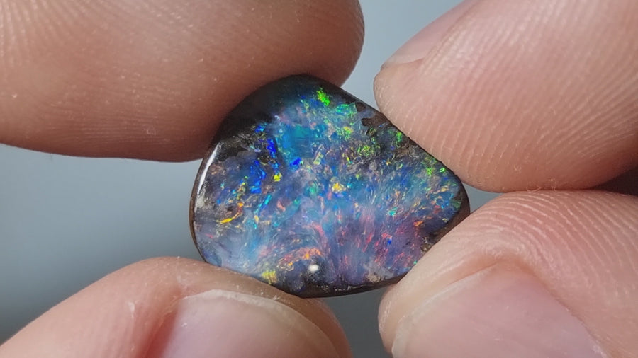 7.05 Ct mehrfarbiger Australischer Boulder Opal