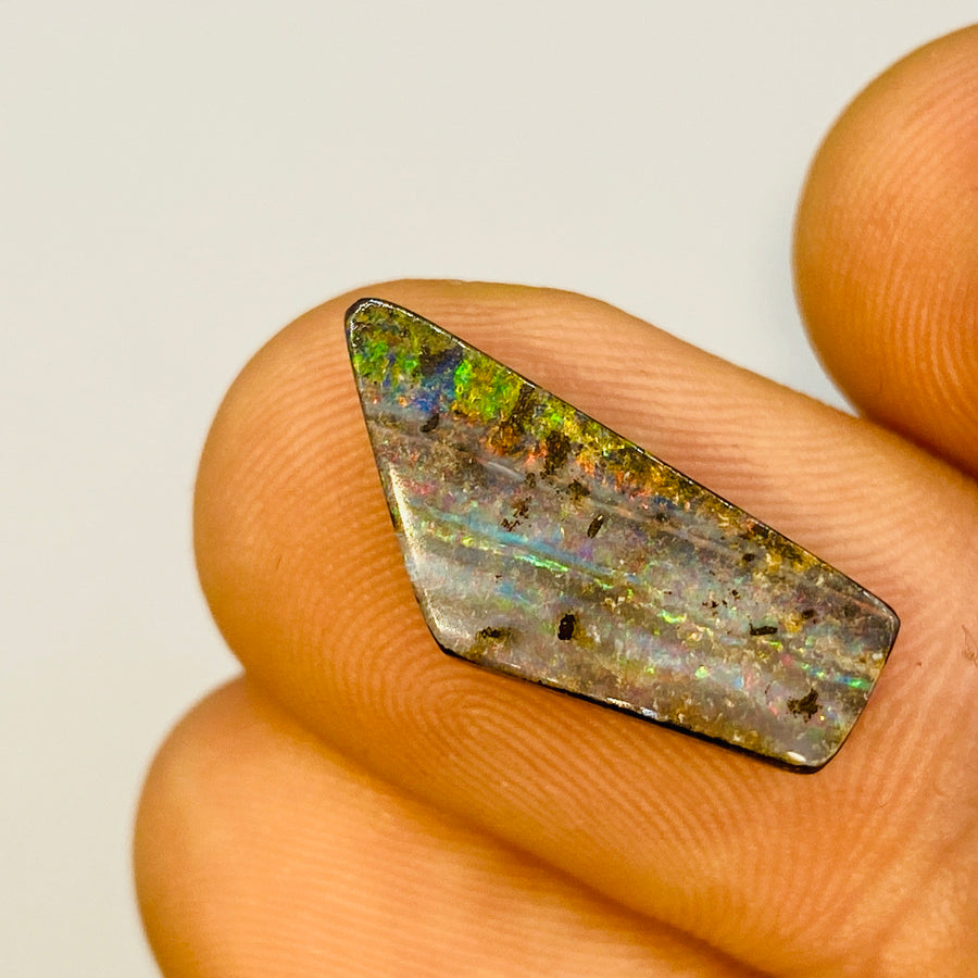 6.75 Ct mehrfarbiger Boulder Opal