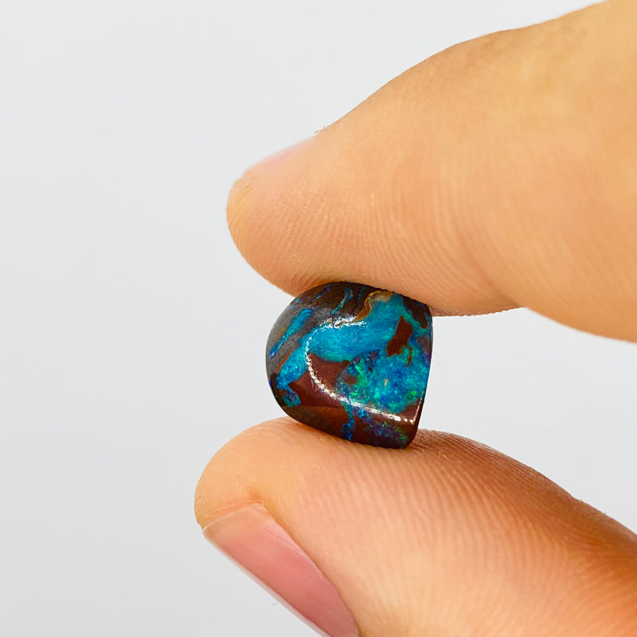 4.70 Ct kleiner leuchtend-Blauer Boulder Opal