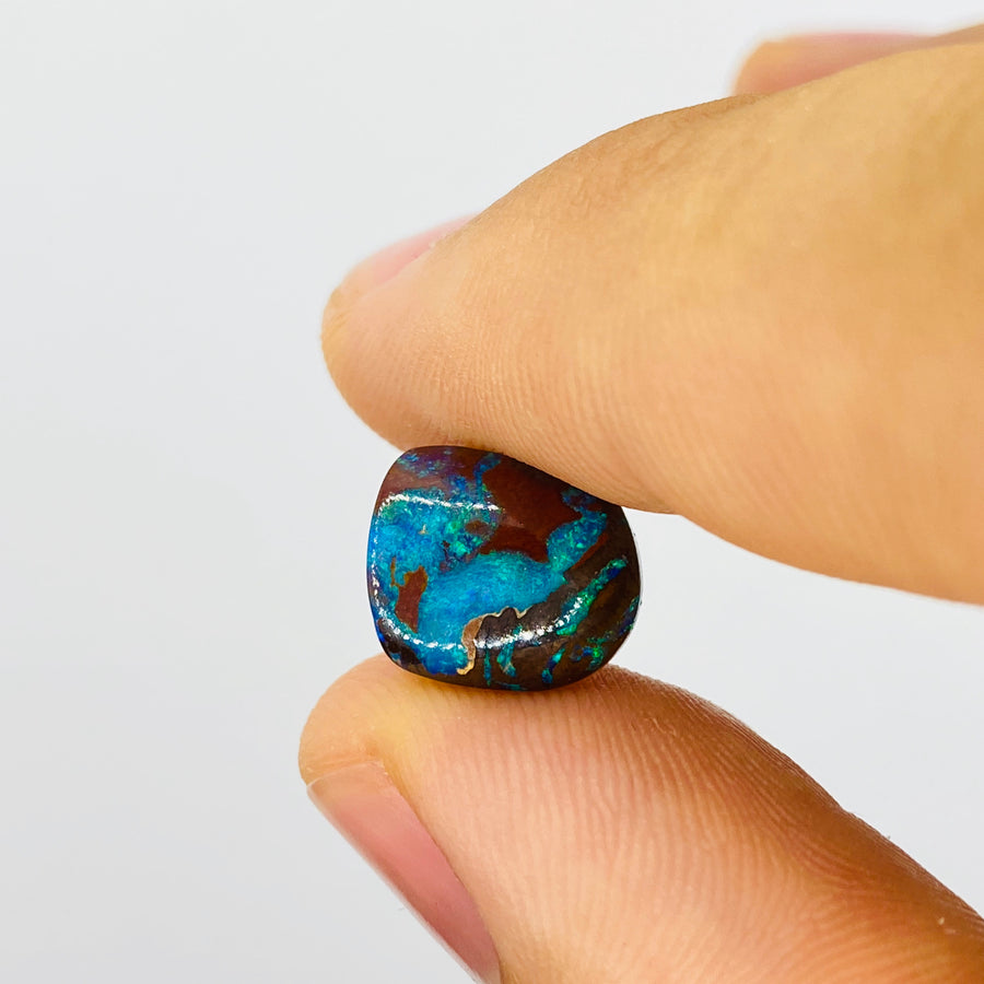 4.70 Ct kleiner leuchtend-Blauer Boulder Opal