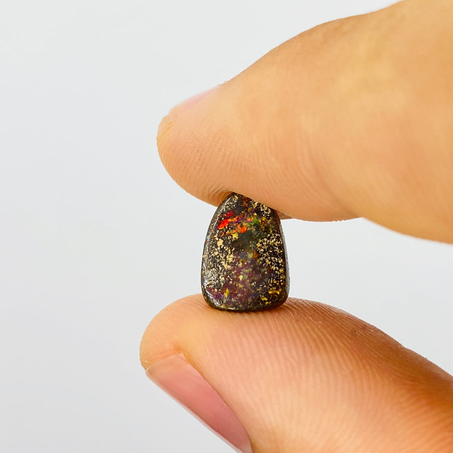 2.65 Ct kleiner Roter Boulder Opal