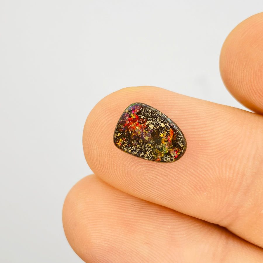 2.65 Ct kleiner Roter Boulder Opal