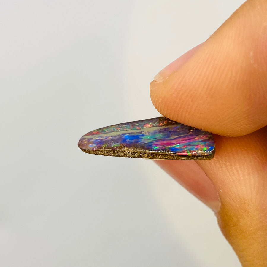 3.15 Ct Farbintensiver Pink-Violetter Regenbogen Boulder Opal