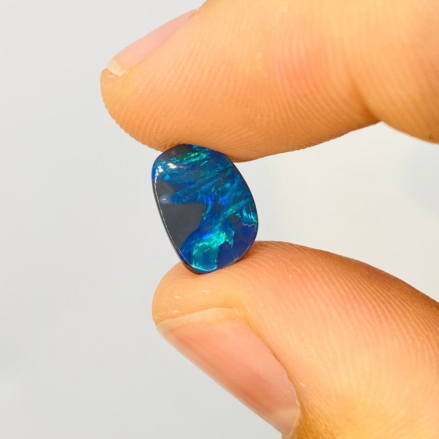 1.50 Ct Farbintensiver Grün-Blauer Schwarz Opal
