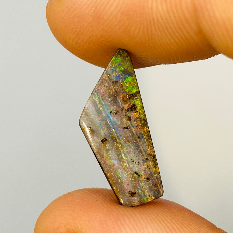 6.75 Ct mehrfarbiger Boulder Opal