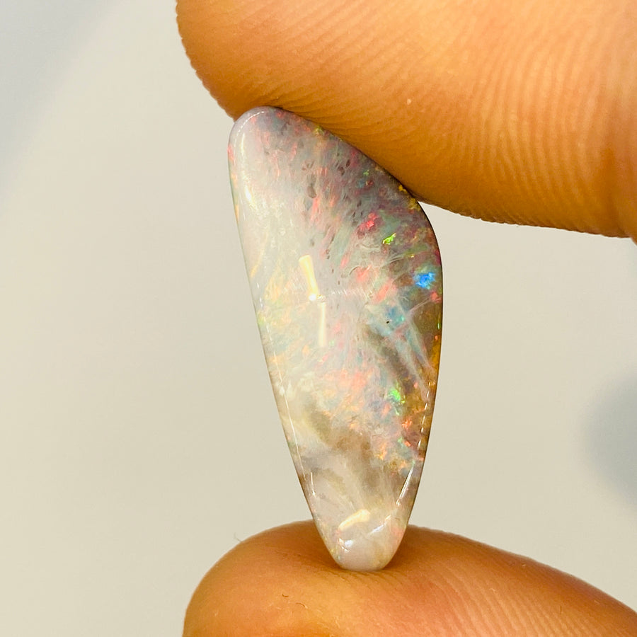 6.60 Ct mehrfarbiger freiform Boulder Opal mit tollen Farben